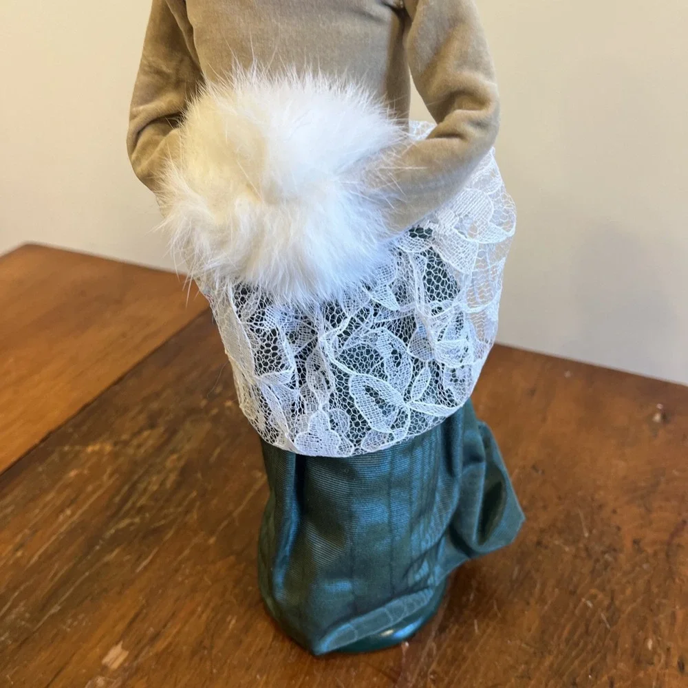 1993 BYERS CHOICE CHRISTMAS CAROLER Long Blond Hair White Muff Green Lace Outfit